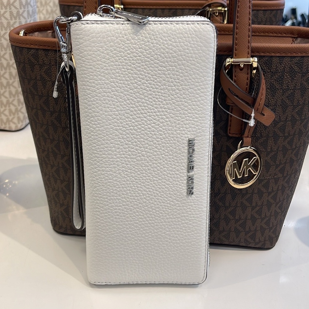 Michael Kors Lg Pebbled Leather Continental Wallet Wristlet Phone Holder 
Optic - Picture 3 of 16